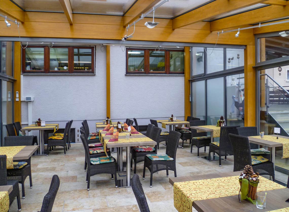 Holz-Aluminiumwintergarten als Speiseraum im Hotel Rührberger Hof