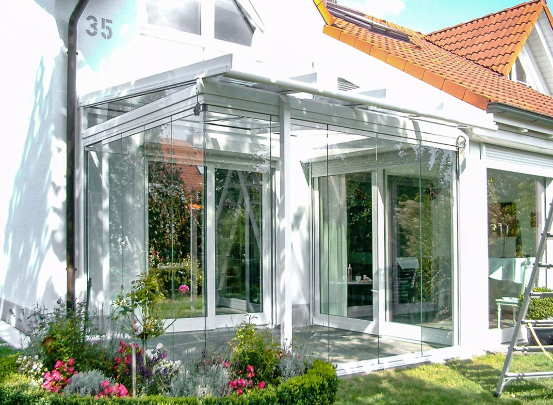 Maximale Transparenz durch filigranes Glashaus in weiß