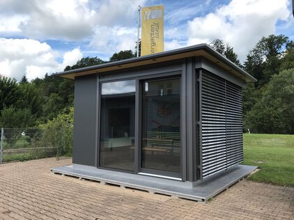 isoliertes Glaszimmer freistehend