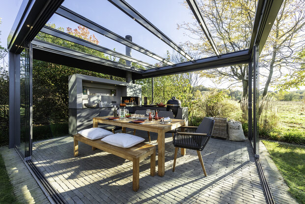 Persönliche Beratung zu Glasdachlösungen für den Aussenbereich in der Ausstellung vom Wintergartenland in Maulburg in der Nähe von Rheinfelden und der Nordwestschweiz