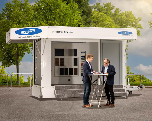 Verkaufsanhänger für Novoferm Garagentore