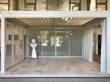 Lamellendach Renson Camargue mit Glas-Schiebewand