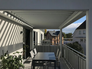 Lamellendach auf Dachterrasse